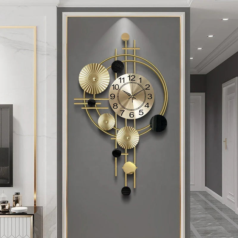Ceas elegant de perete, cu design modern si elemente nautice, mecanism silentios si finisaj metalic elegant